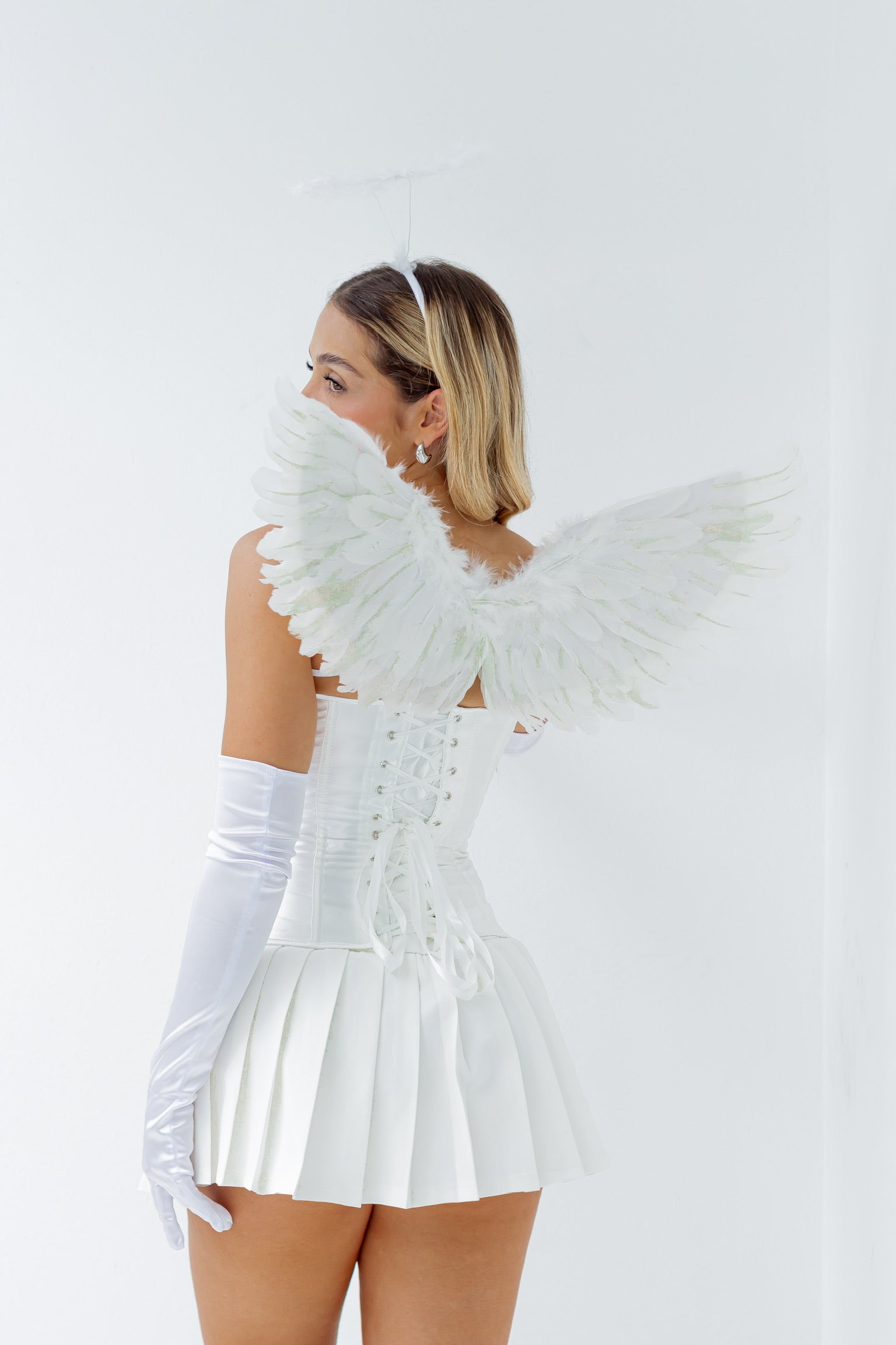 KARY WHITE WINGS