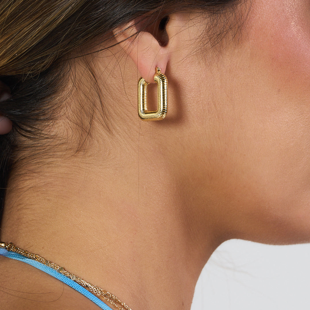 TINY EARRING