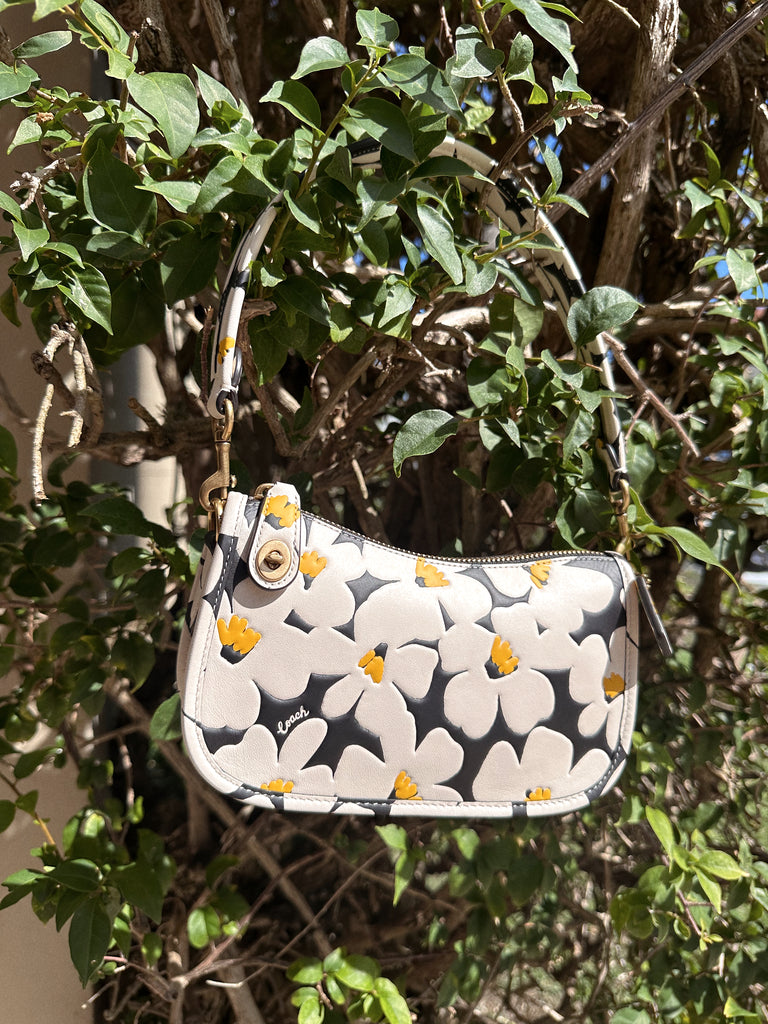 COACH SWINGER DAISY BAG