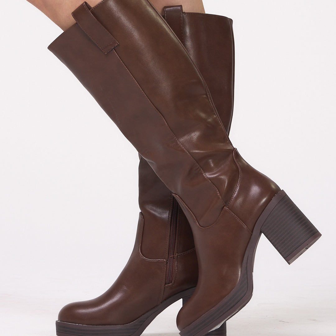 TOMY BROWN BOOTS