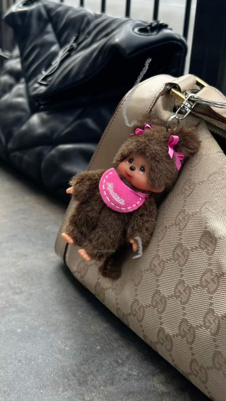 MONCHHICHIS KEYCHAIN