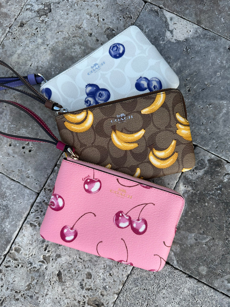 COACH BANANA WRISTLET