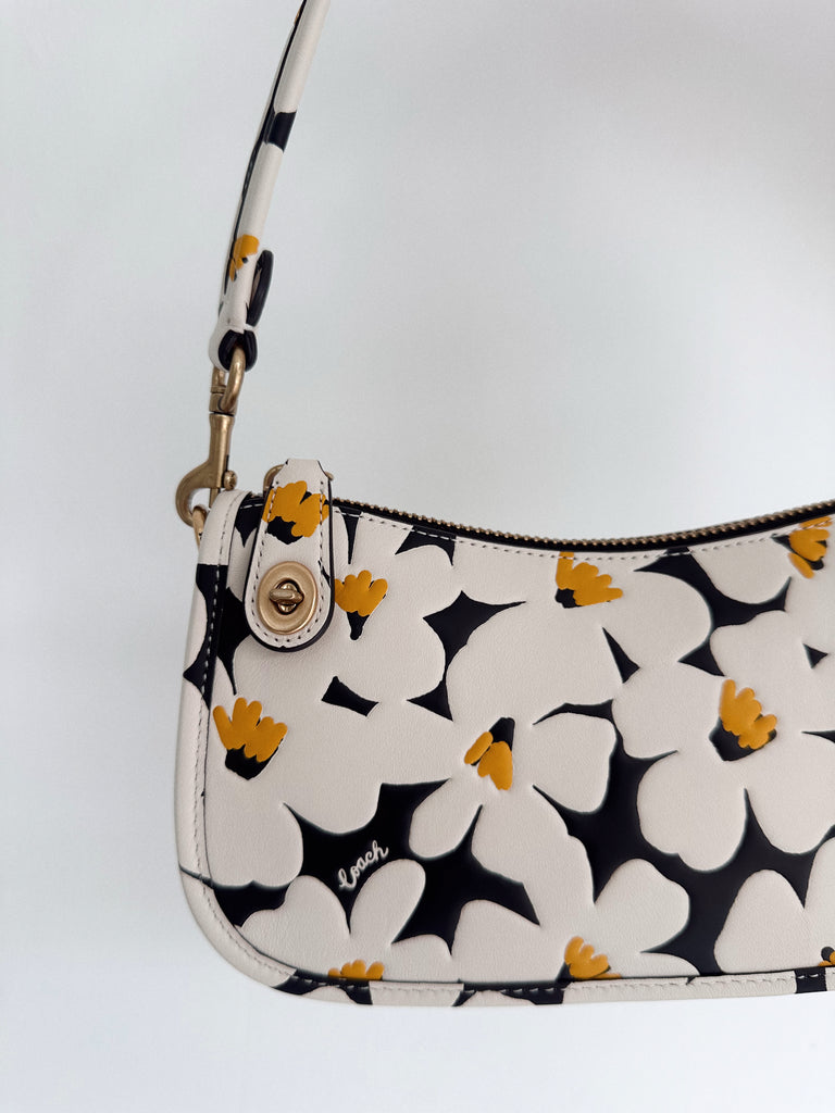 COACH SWINGER DAISY BAG