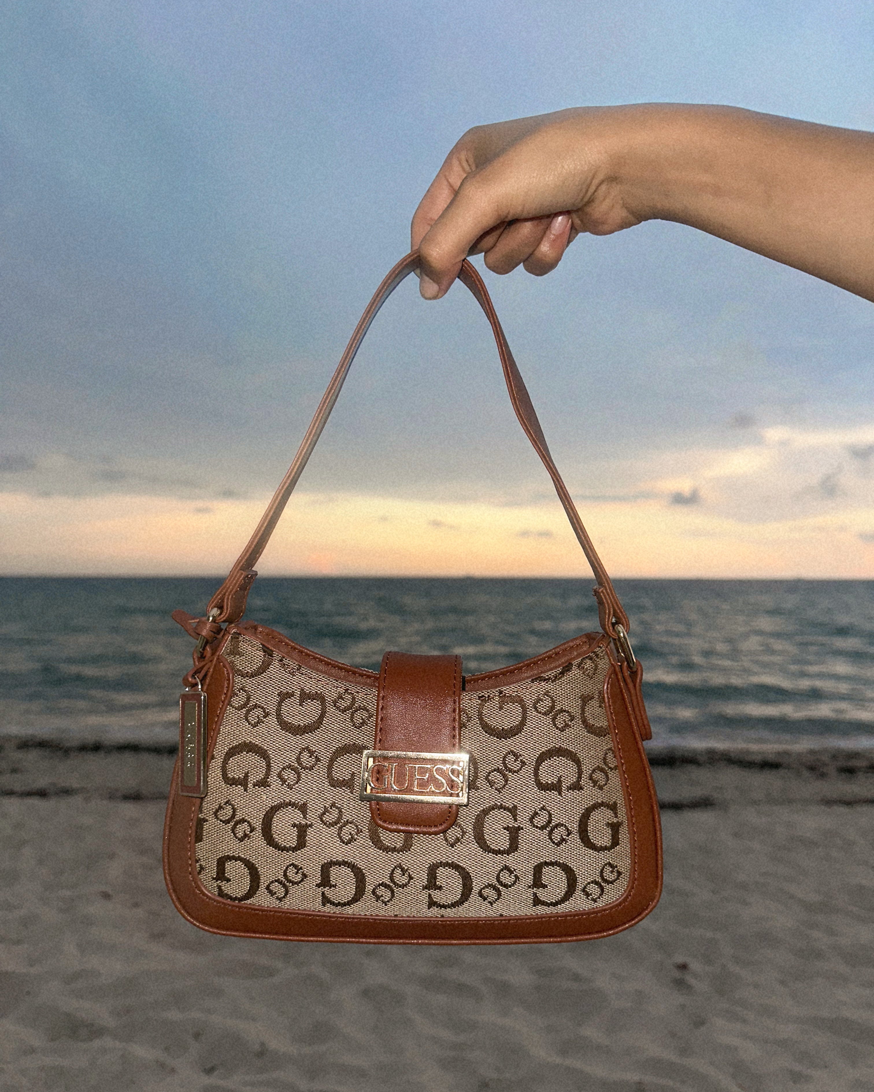 GUESS LOGO SHOULDER BAG