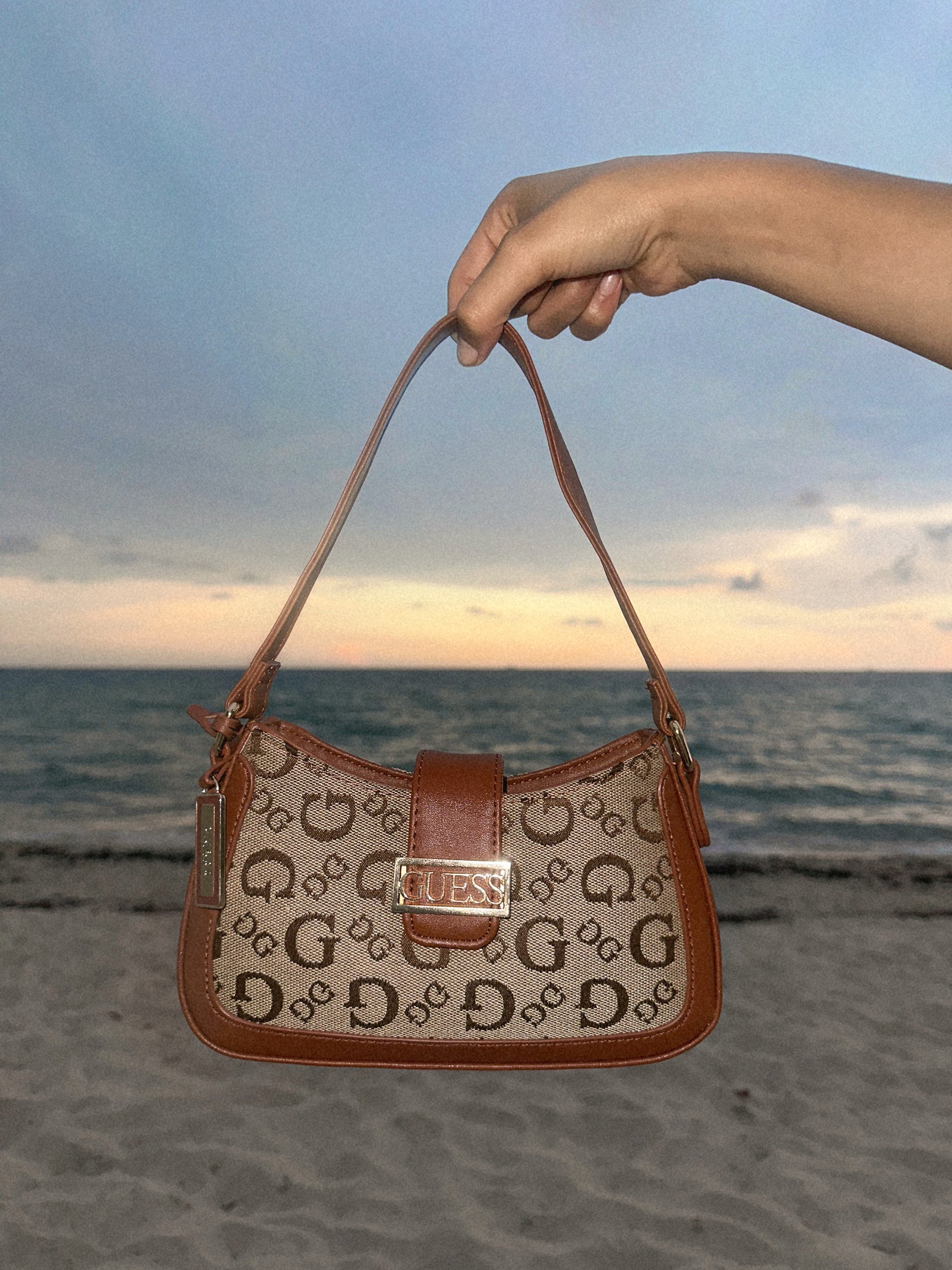 GUESS LOGO SHOULDER BAG