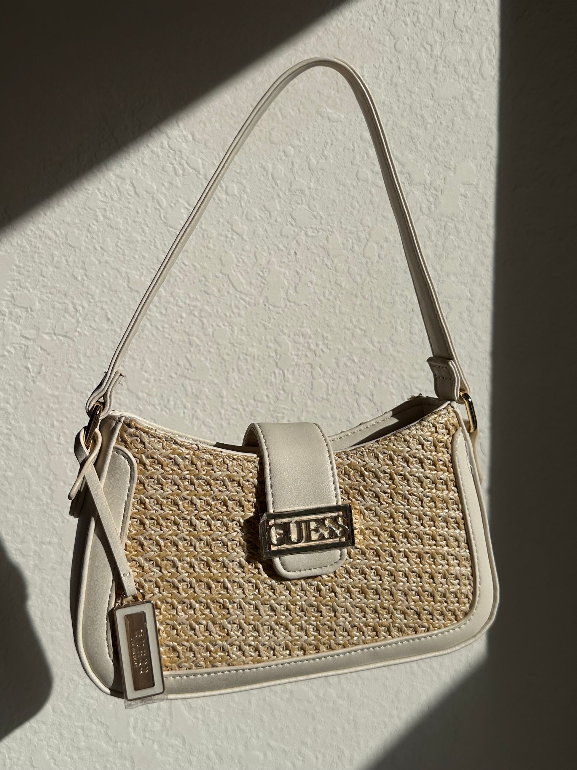 GUESS STRAW SHOULDER BAG