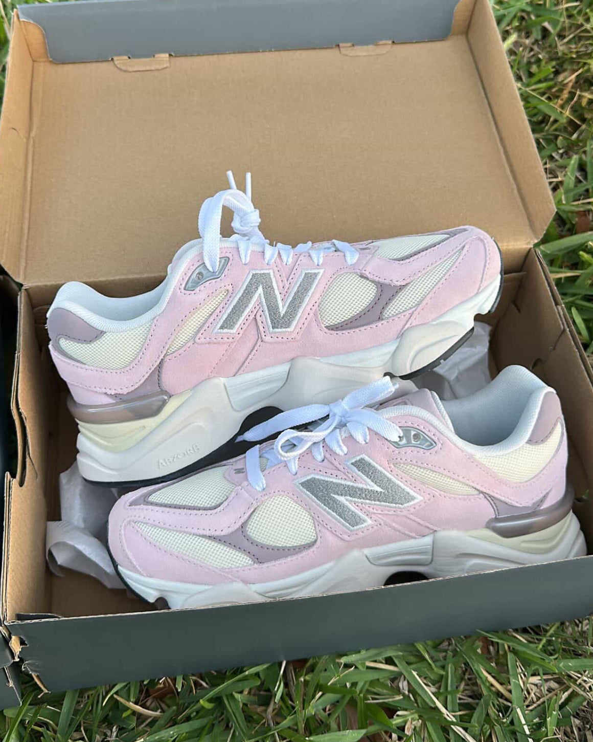 NEW BALANCE 9060 LIGHT PINK