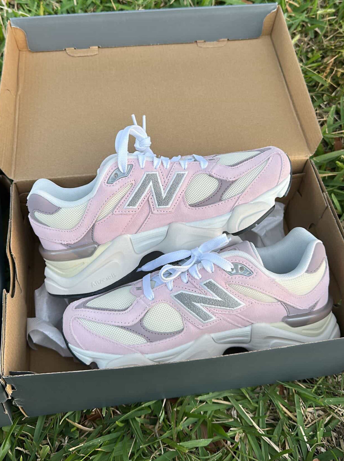 NEW BALANCE 9060 LIGHT PINK