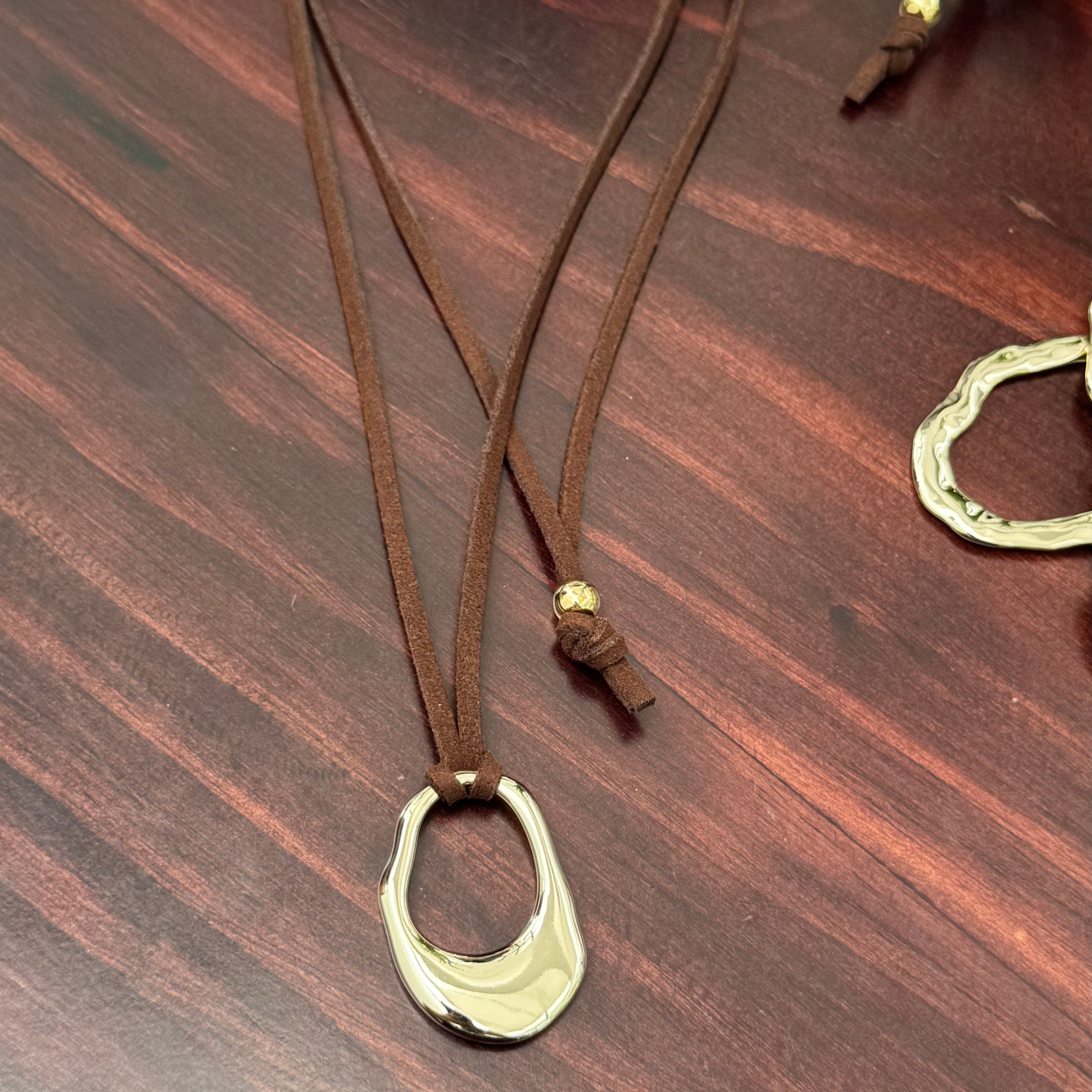 DORY NECKLACE