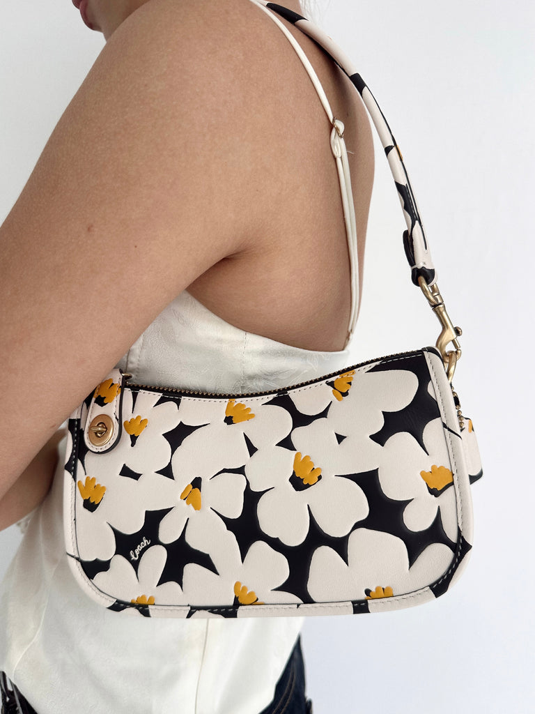 COACH SWINGER DAISY BAG