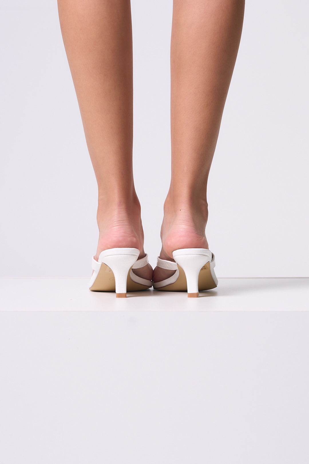 ARI WHITE SANDALS