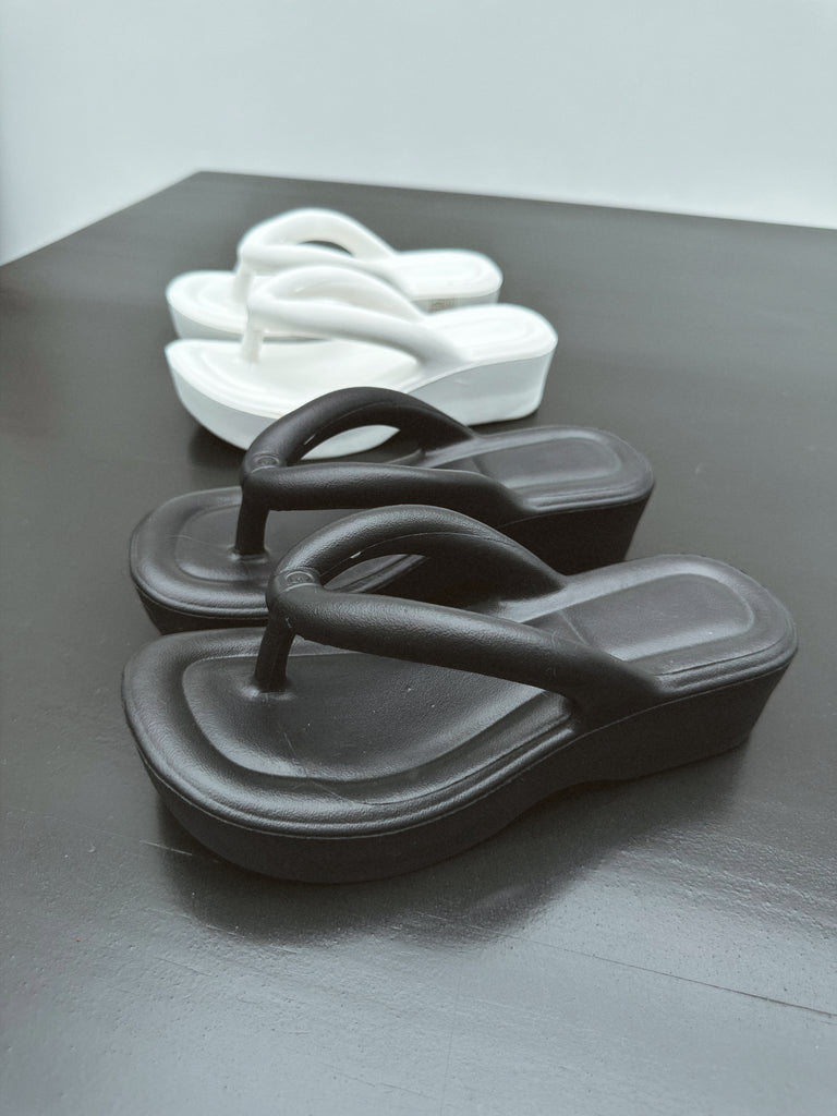 LUNE SANDALS