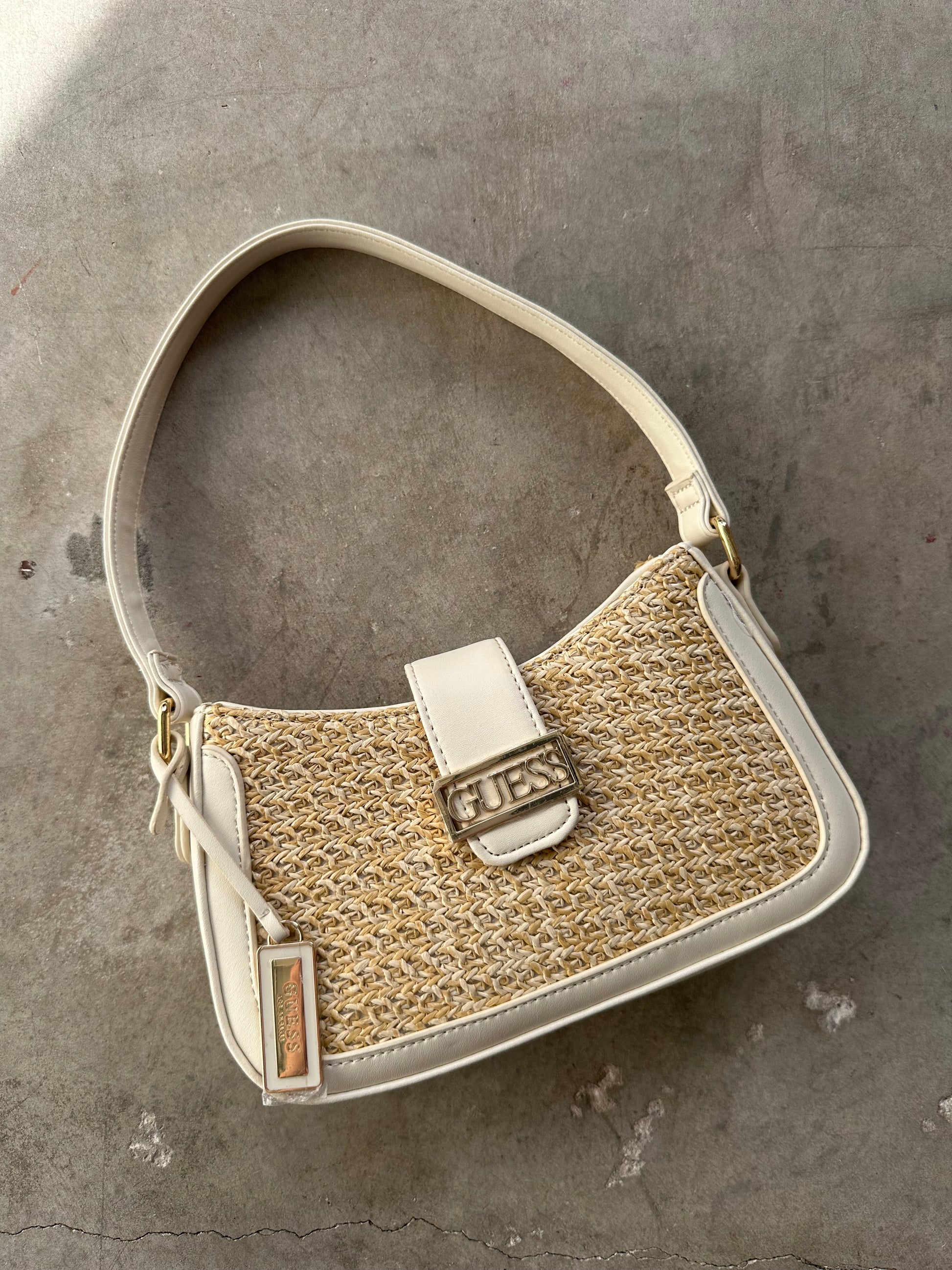 GUESS STRAW SHOULDER BAG