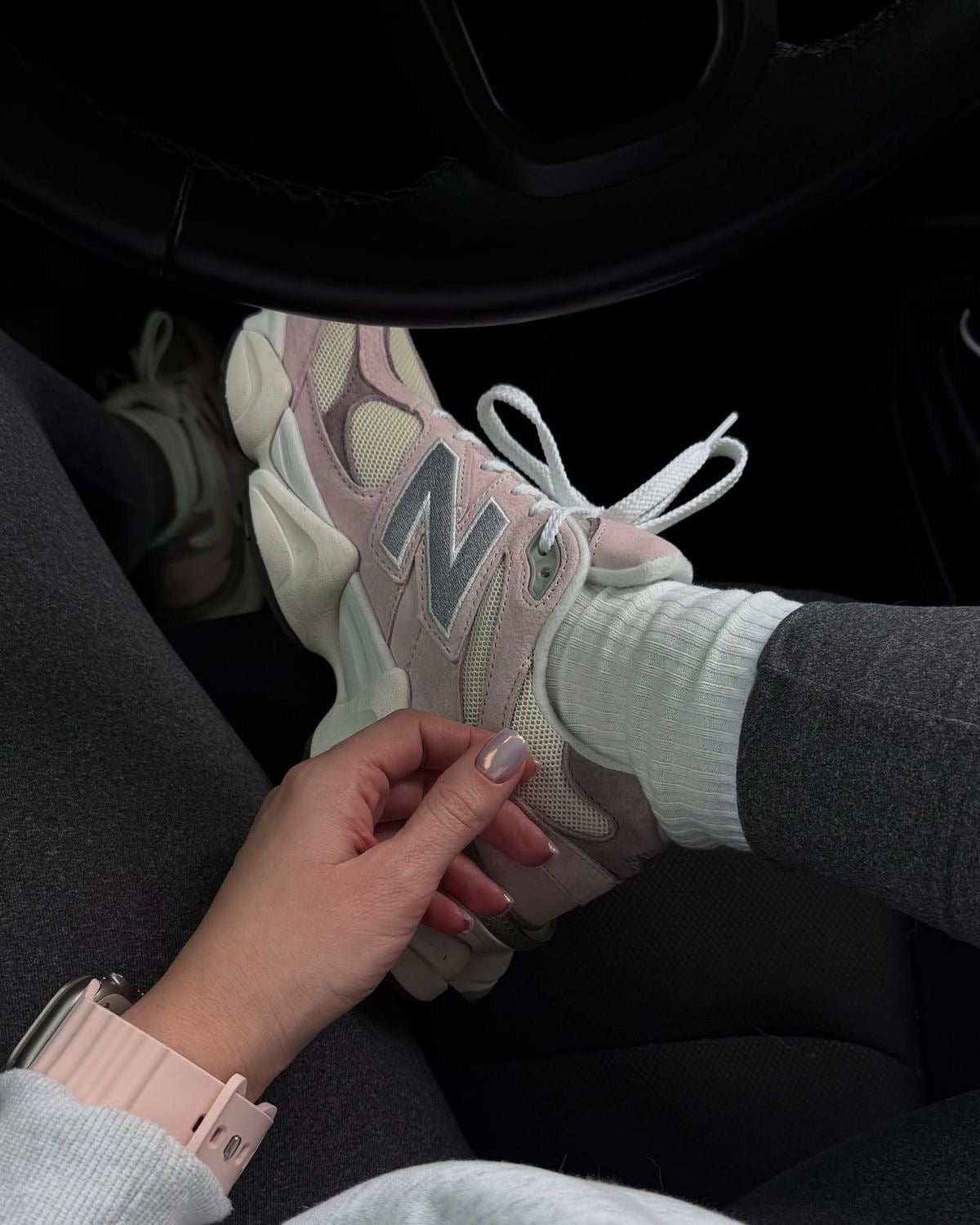NEW BALANCE 9060 LIGHT PINK