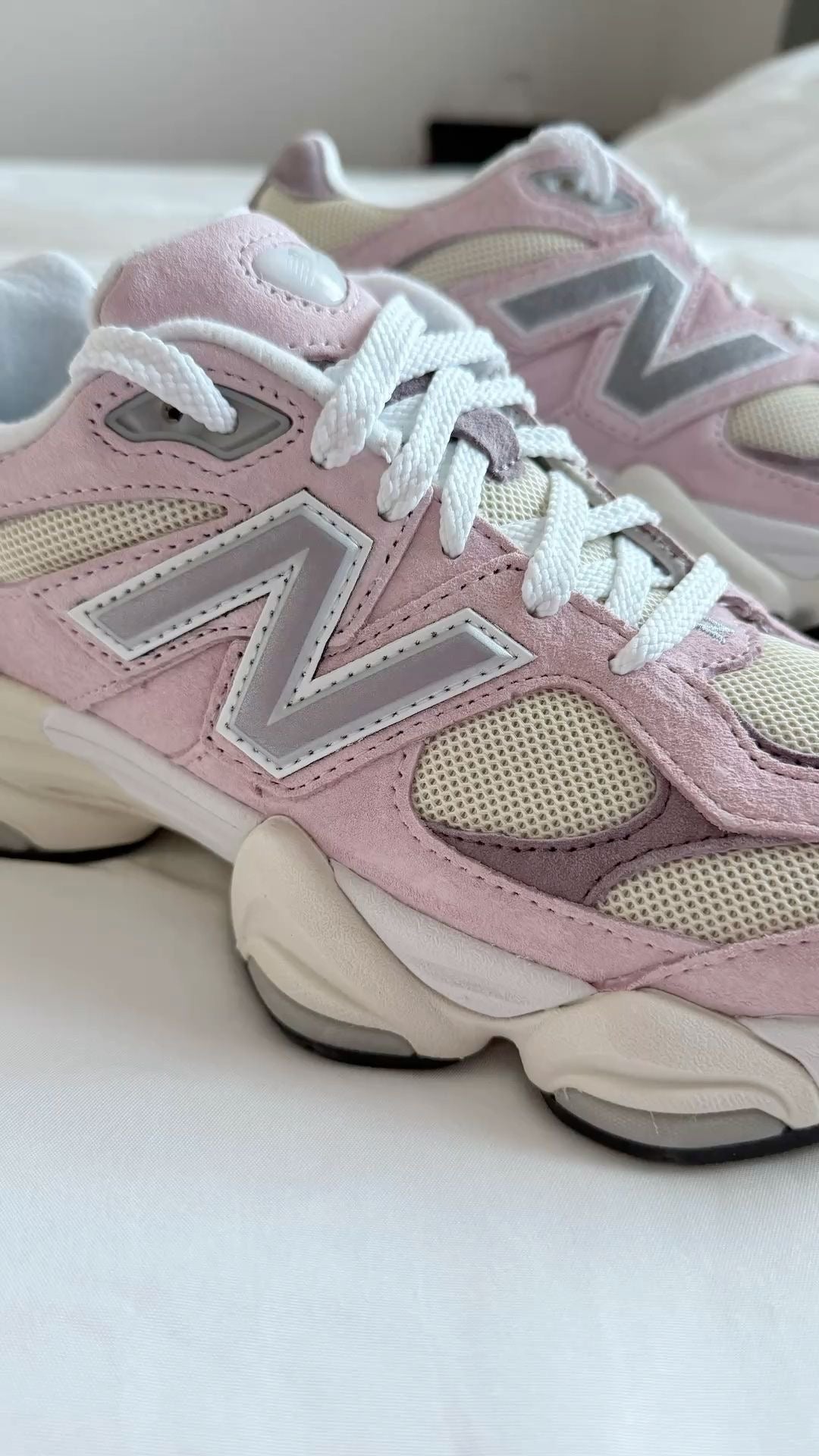 NEW BALANCE 9060 LIGHT PINK