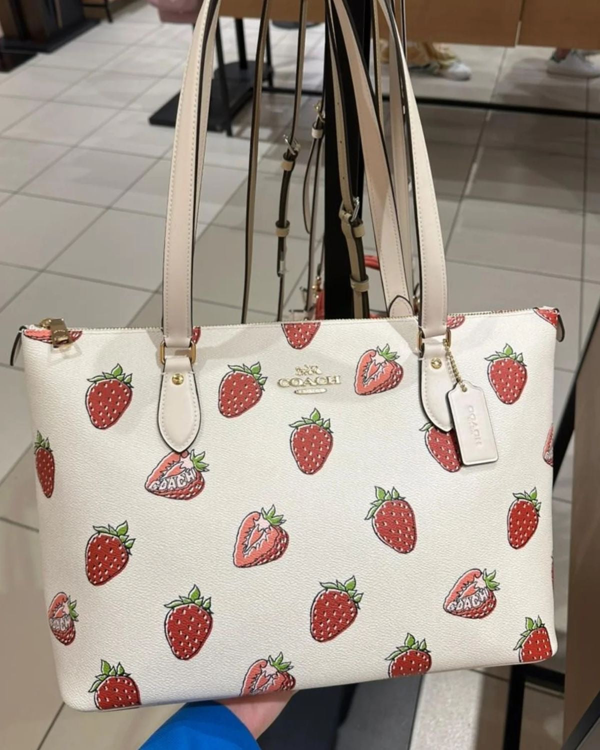 COACH STRAWBERRY GALLERY TOTE BAG