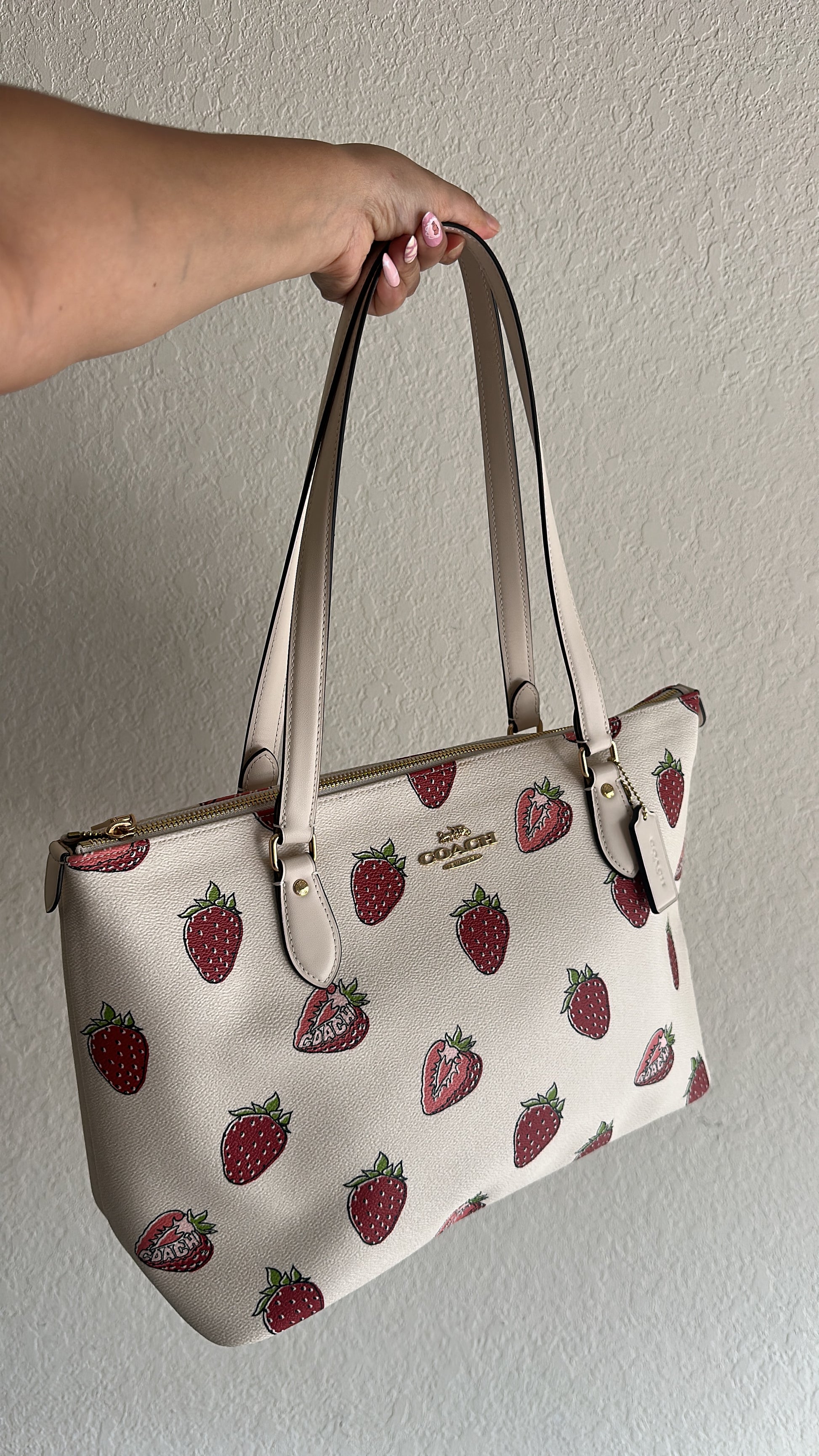 COACH STRAWBERRY GALLERY TOTE BAG