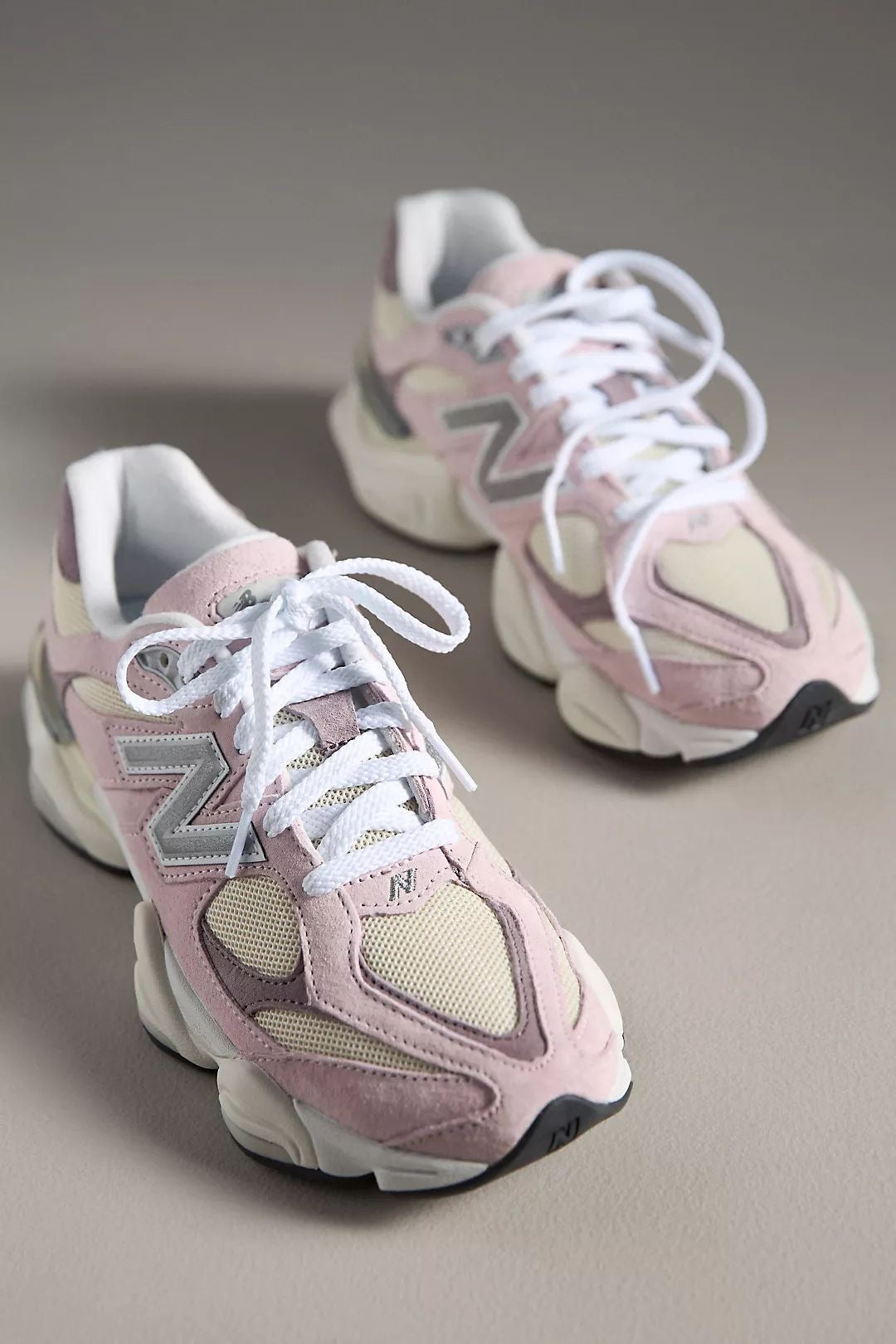 NEW BALANCE 9060 LIGHT PINK