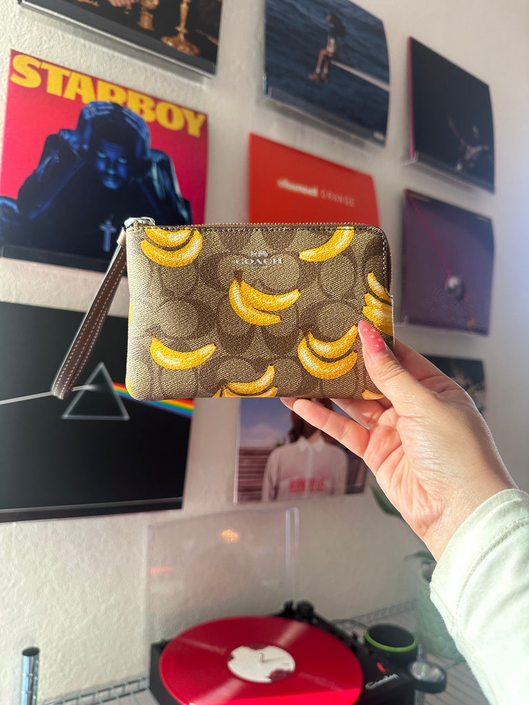 COACH BANANA WRISTLET