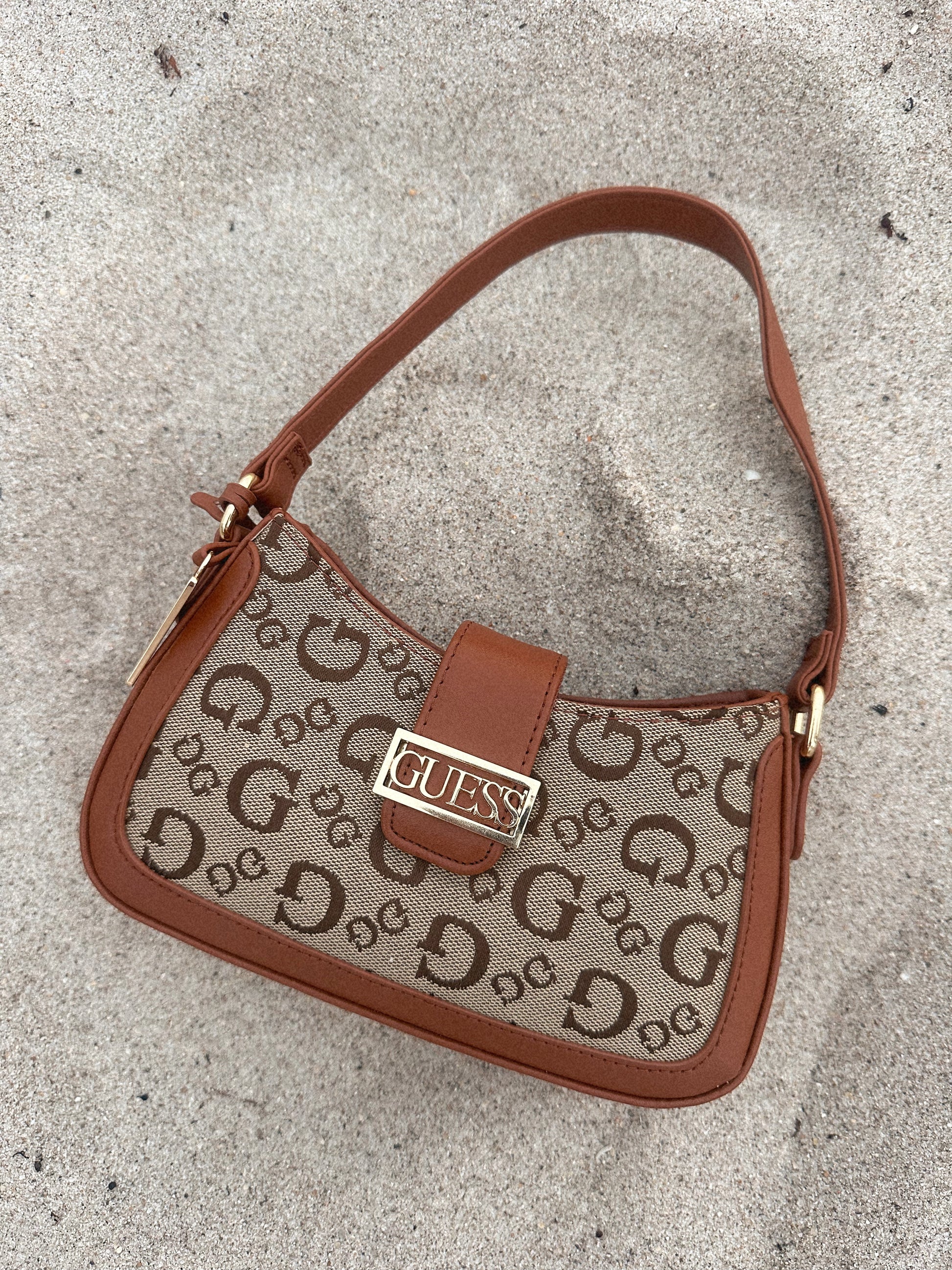 GUESS LOGO SHOULDER BAG