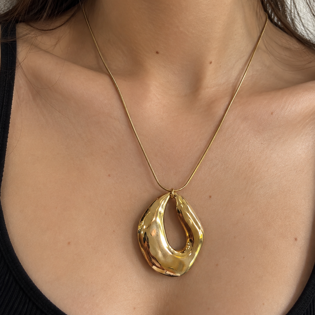 SAKE NECKLACE
