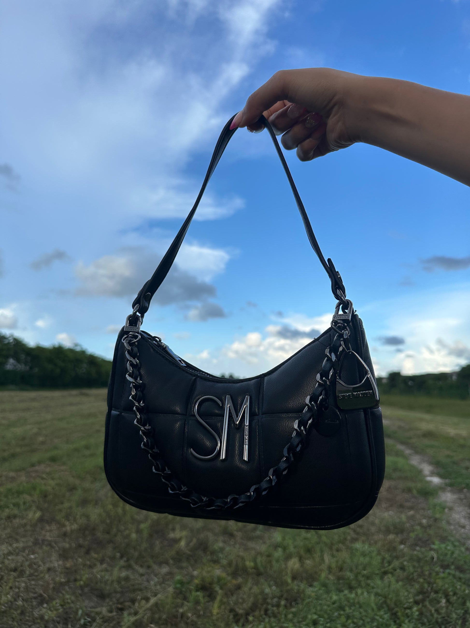 STEVE MADDEN BLACK SHOULDER BAG