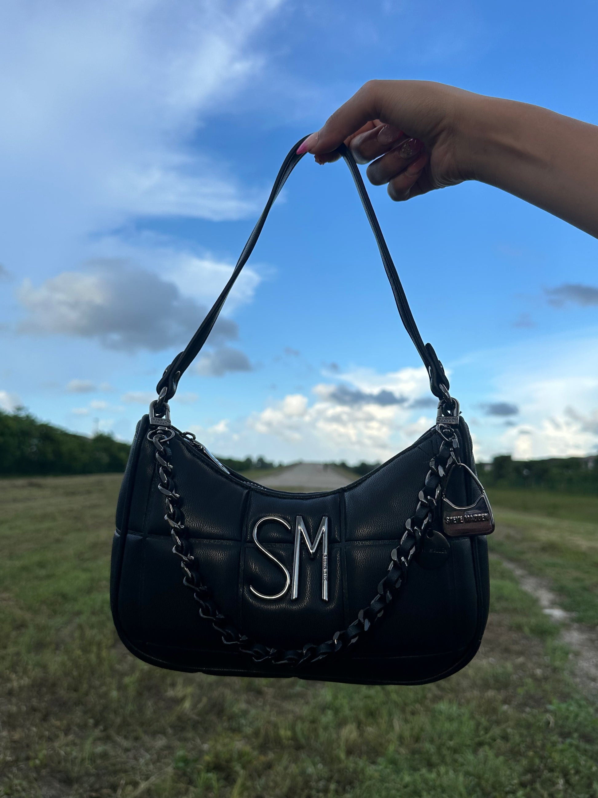 STEVE MADDEN BLACK SHOULDER BAG