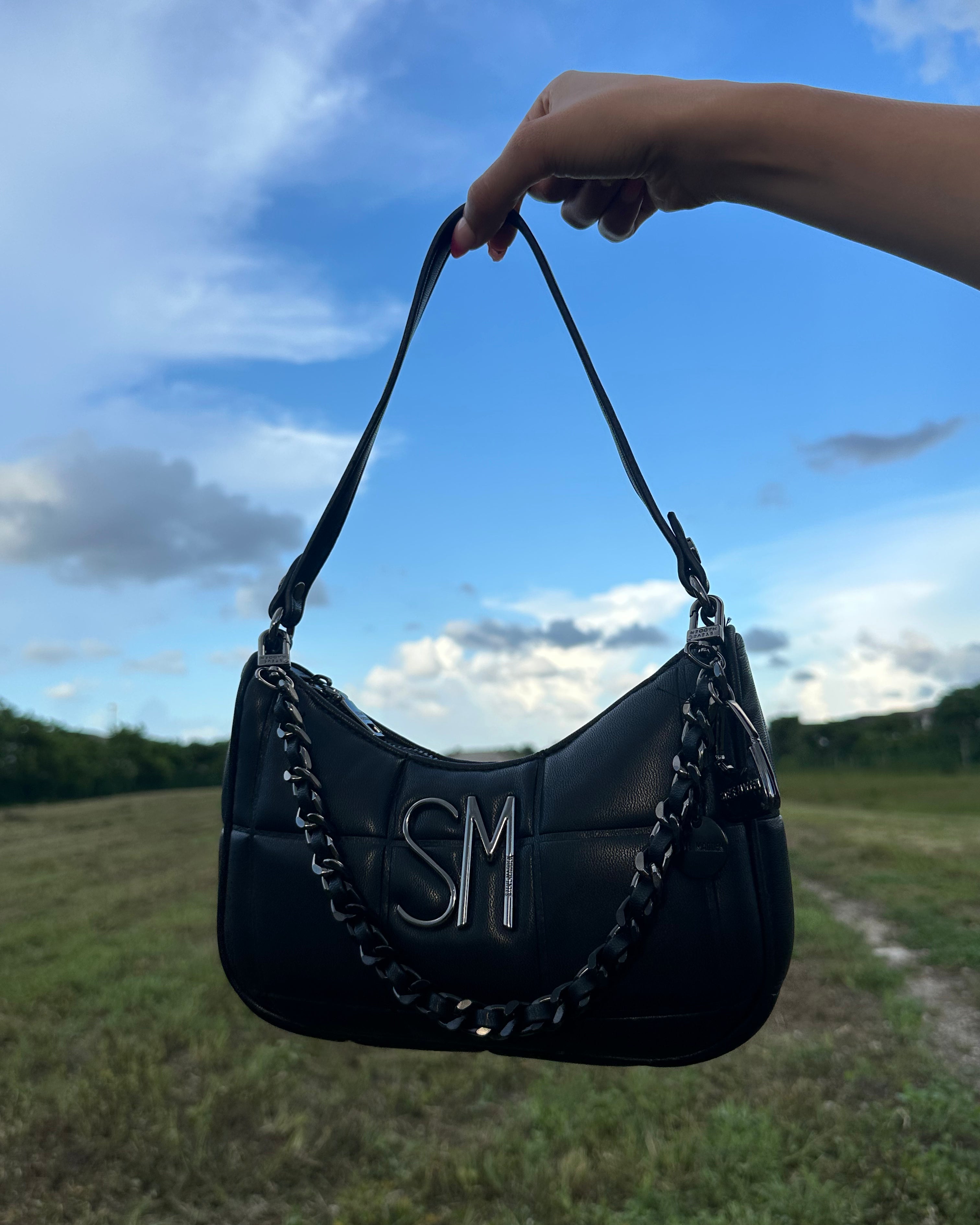 STEVE MADDEN BLACK SHOULDER BAG