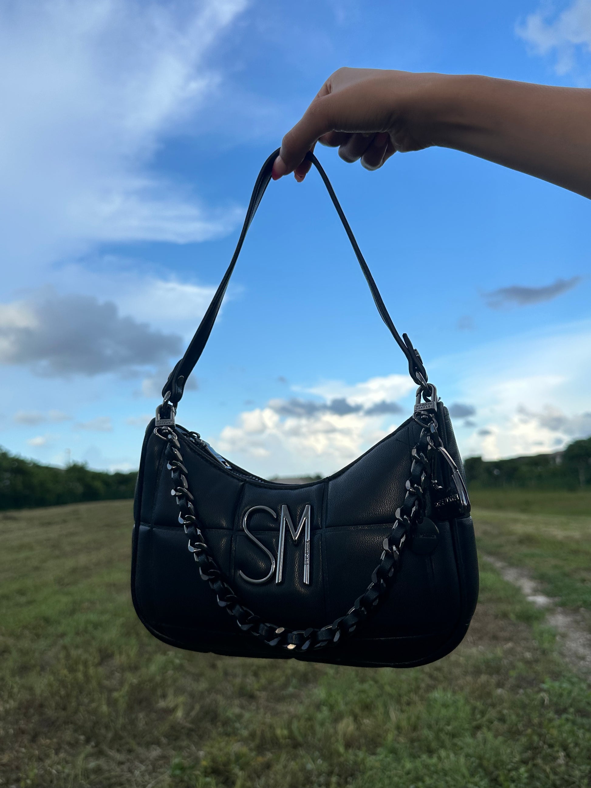 STEVE MADDEN BLACK SHOULDER BAG