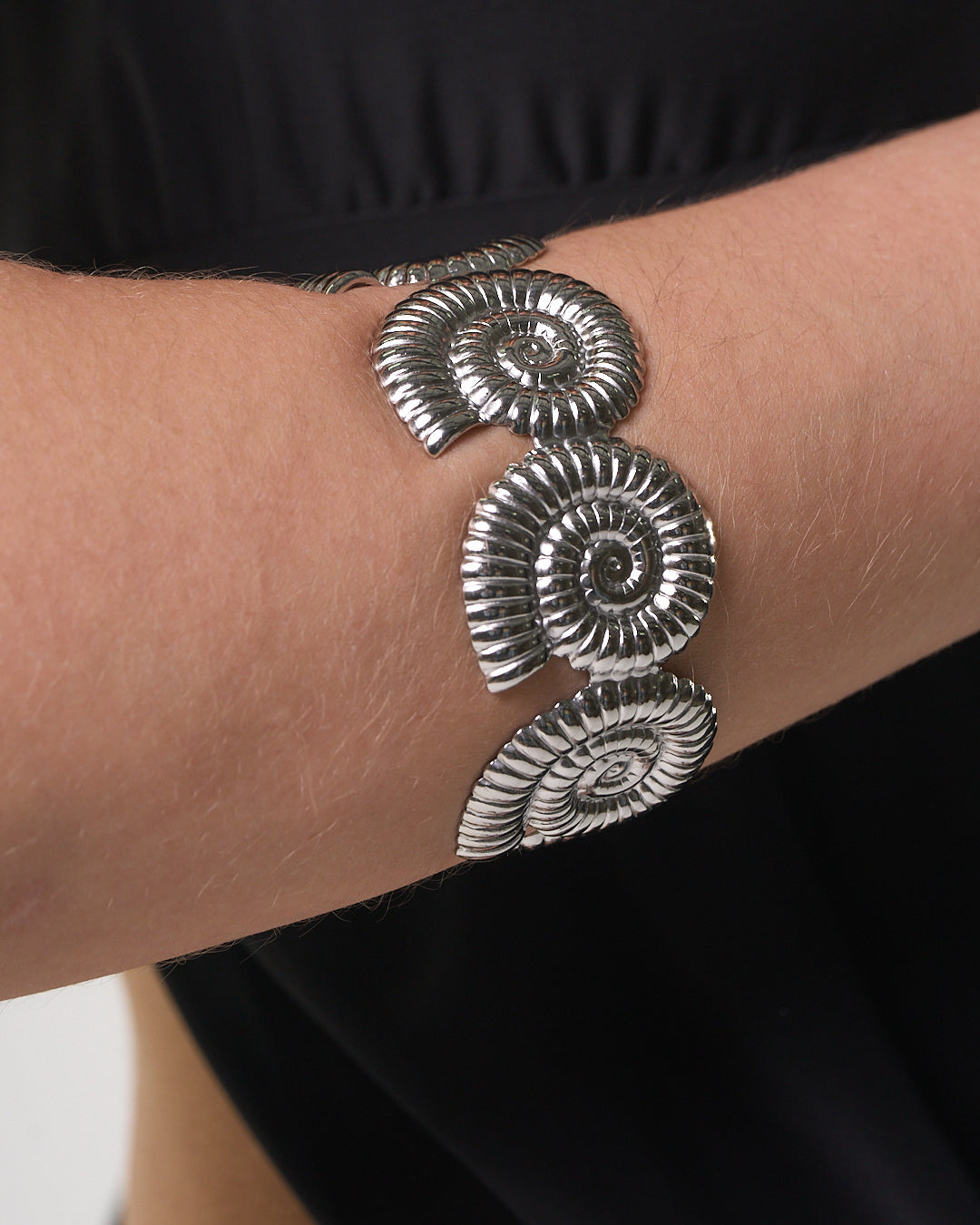 SHELL BRACELET