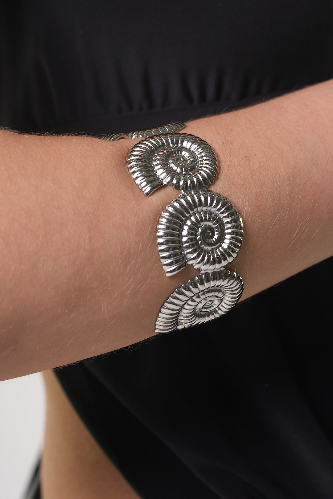 SHELL BRACELET