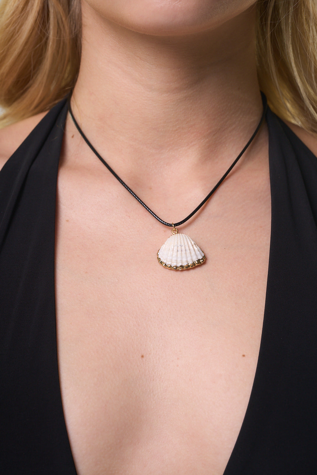 SHELL NECKLACE