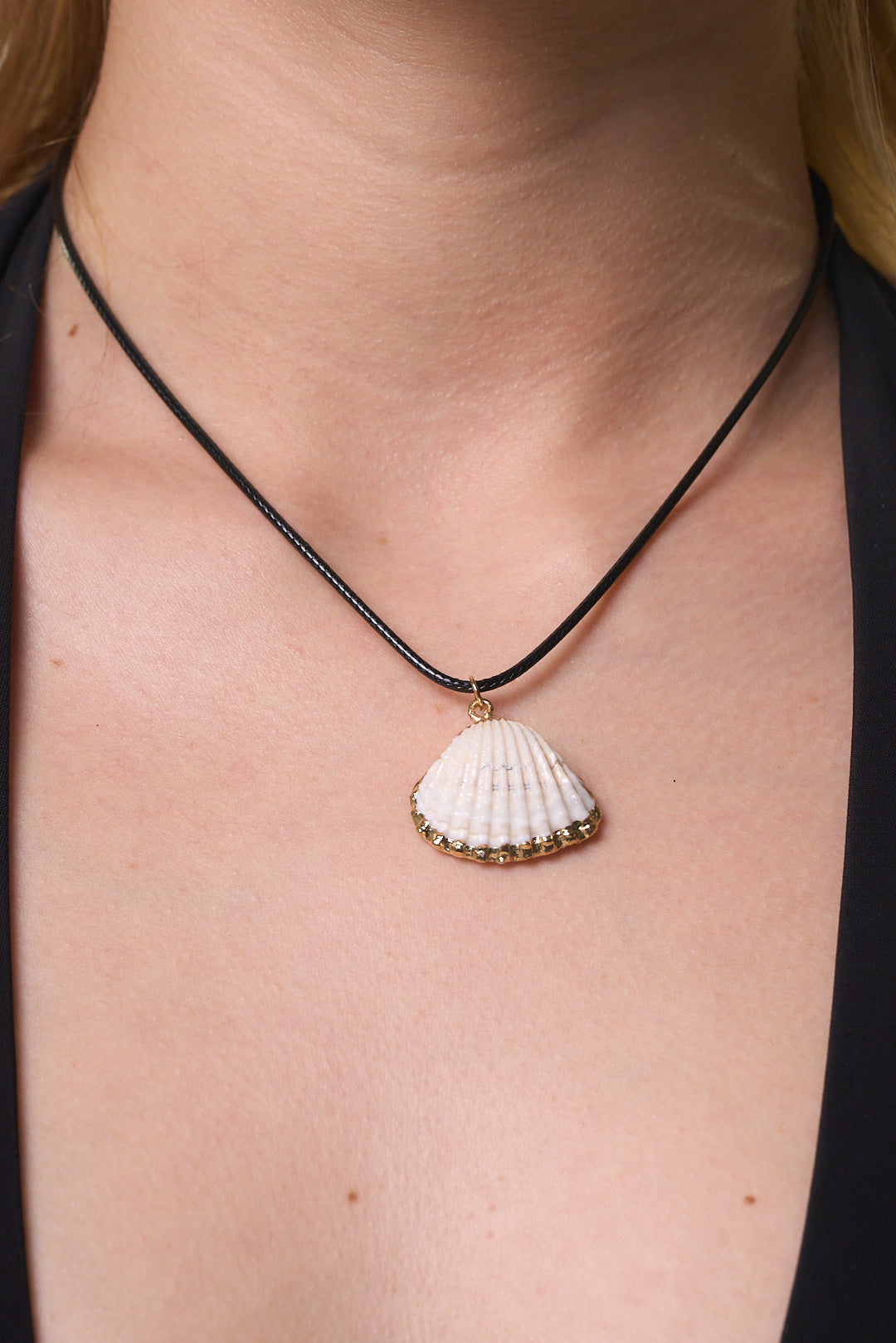 SHELL NECKLACE
