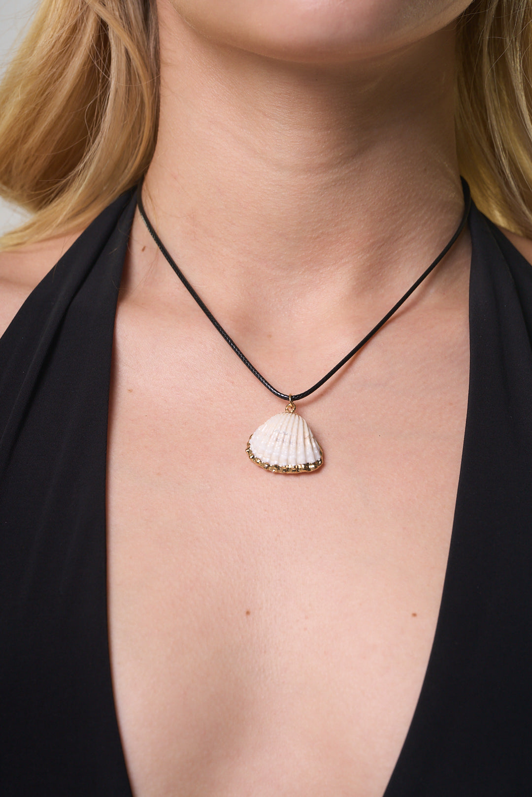 SHELL NECKLACE