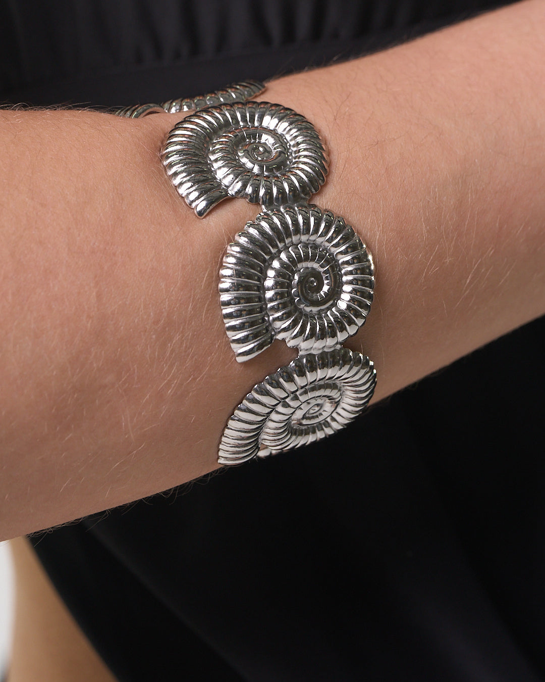 SHELL BRACELET
