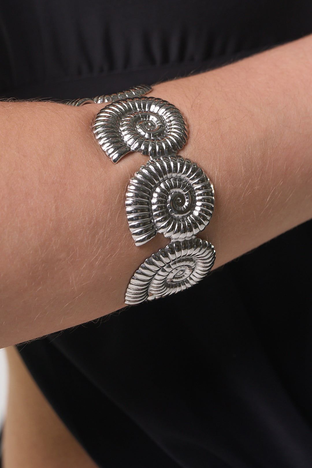 SHELL BRACELET