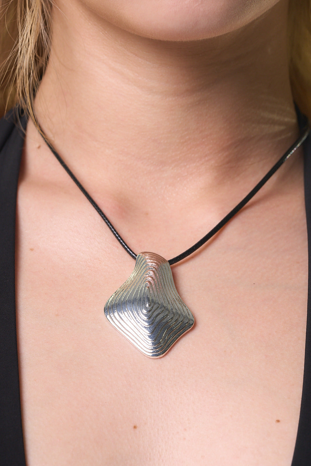 MENSI NECKLACE