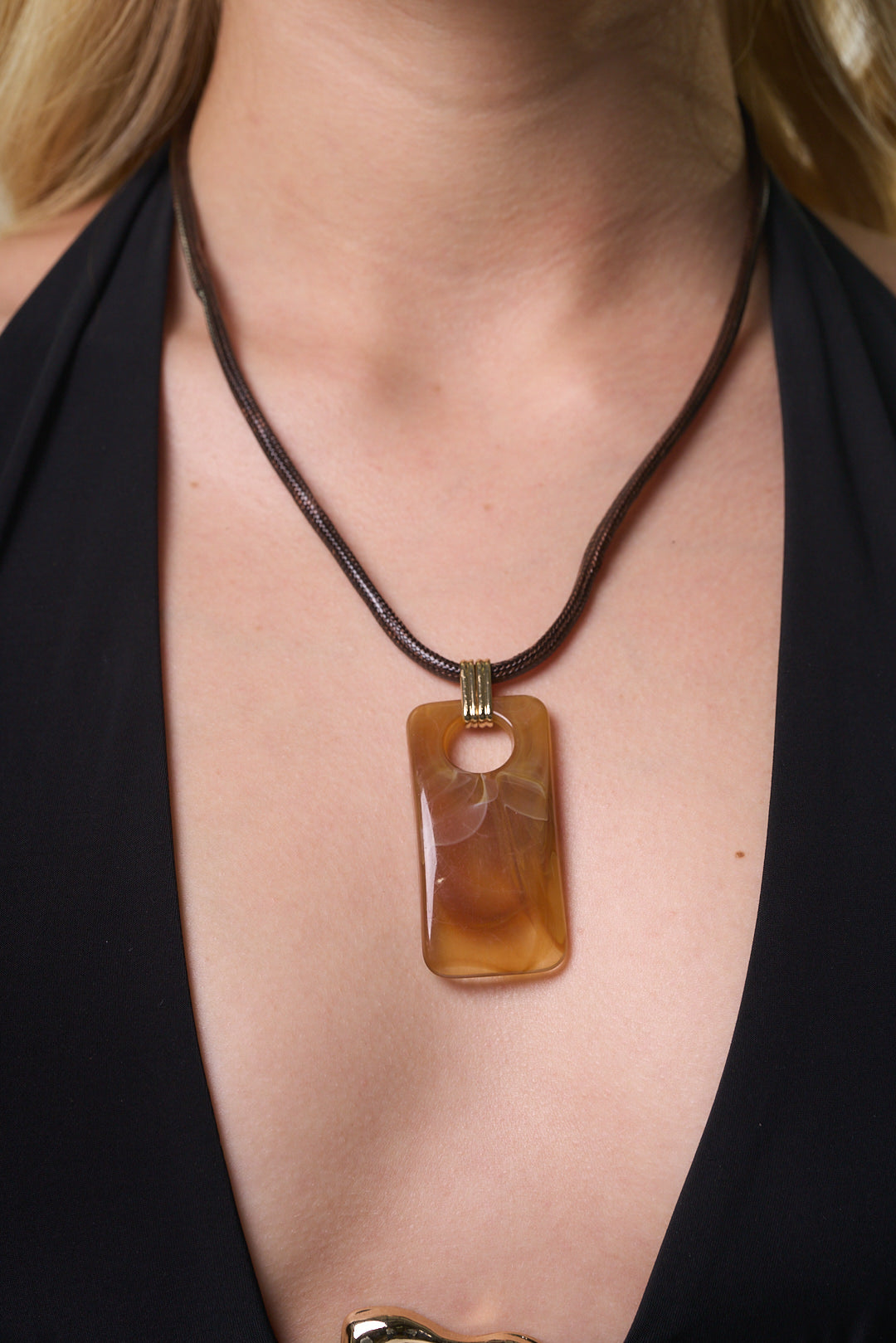 SULEY NECKLACE