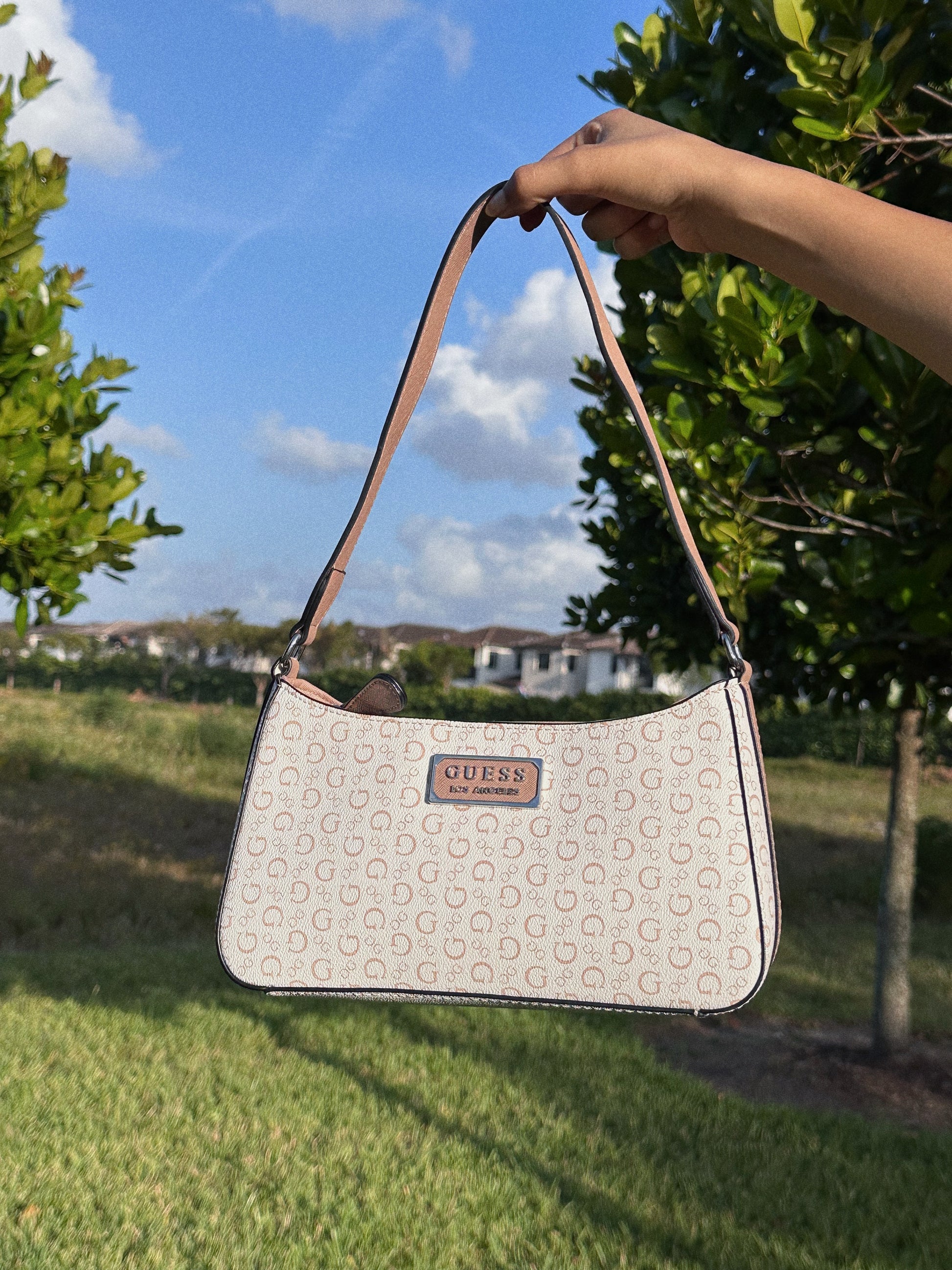 GUESS SHOULDER BAG