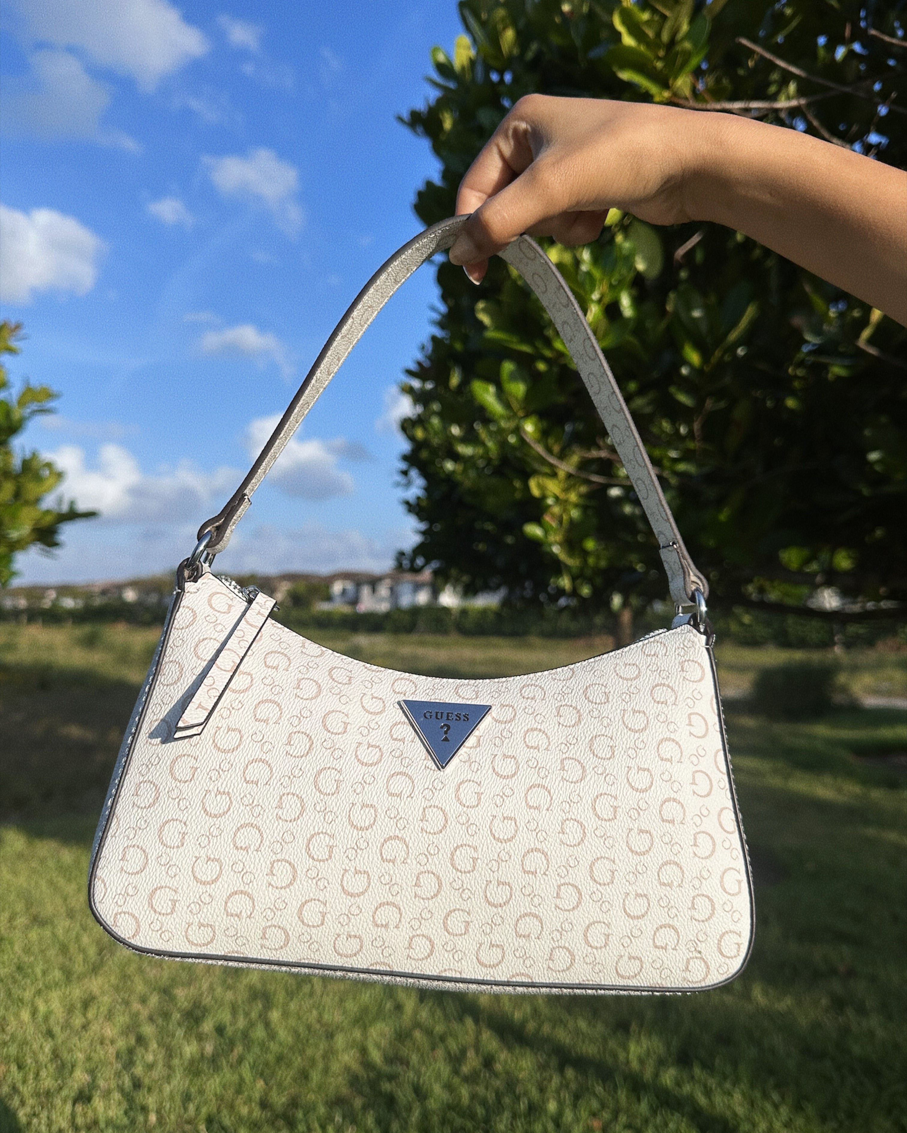 GUESS SHOULDER BAG