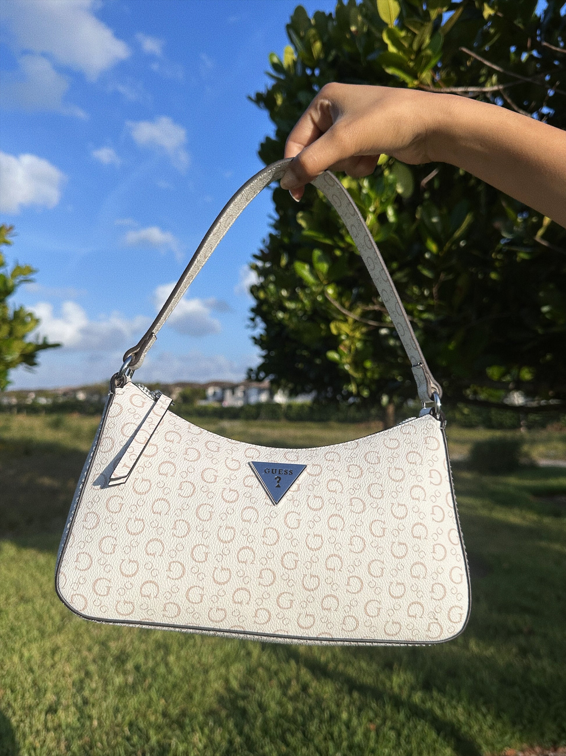 GUESS SHOULDER BAG