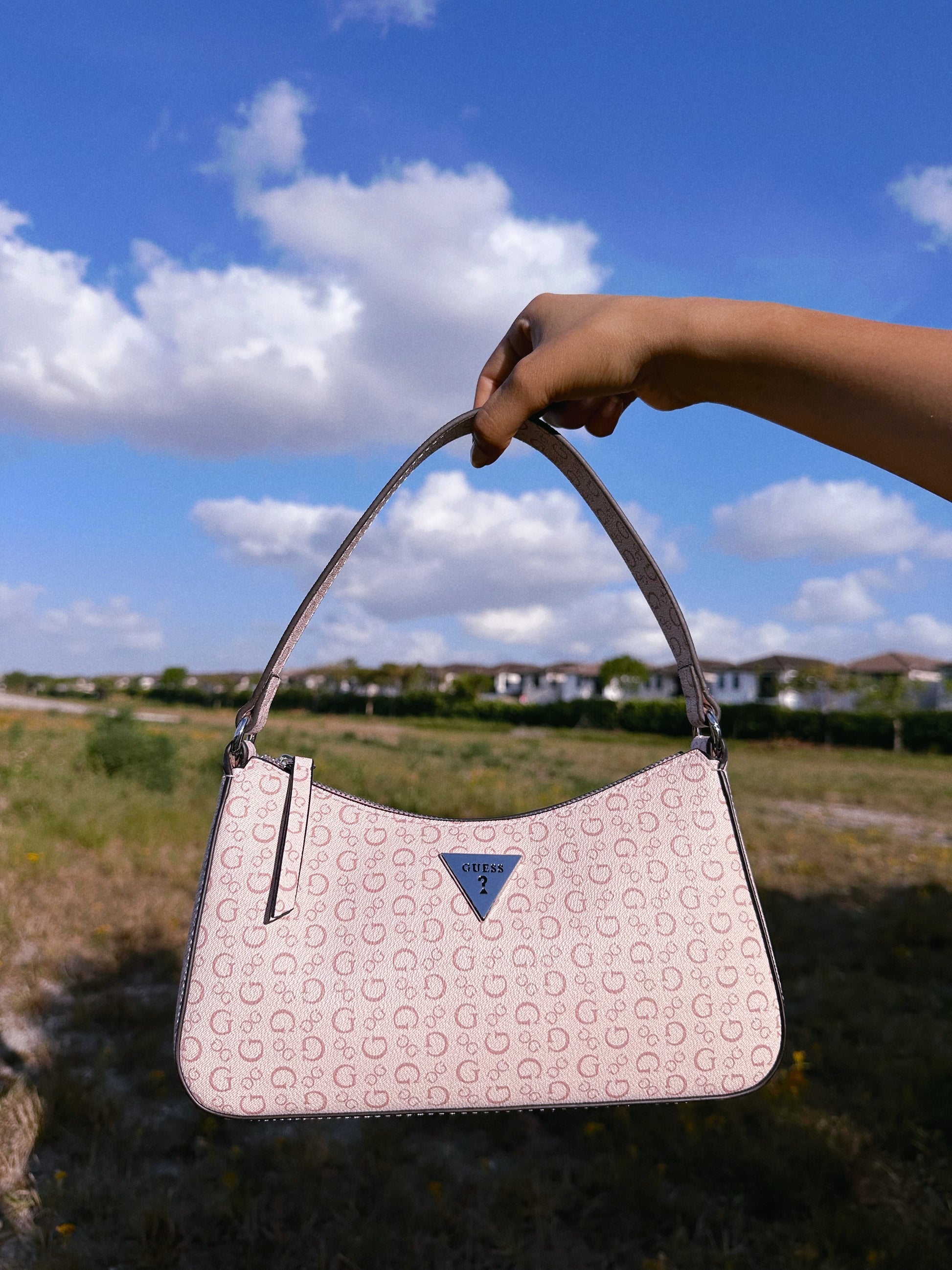 GUESS SHOULDER BAG