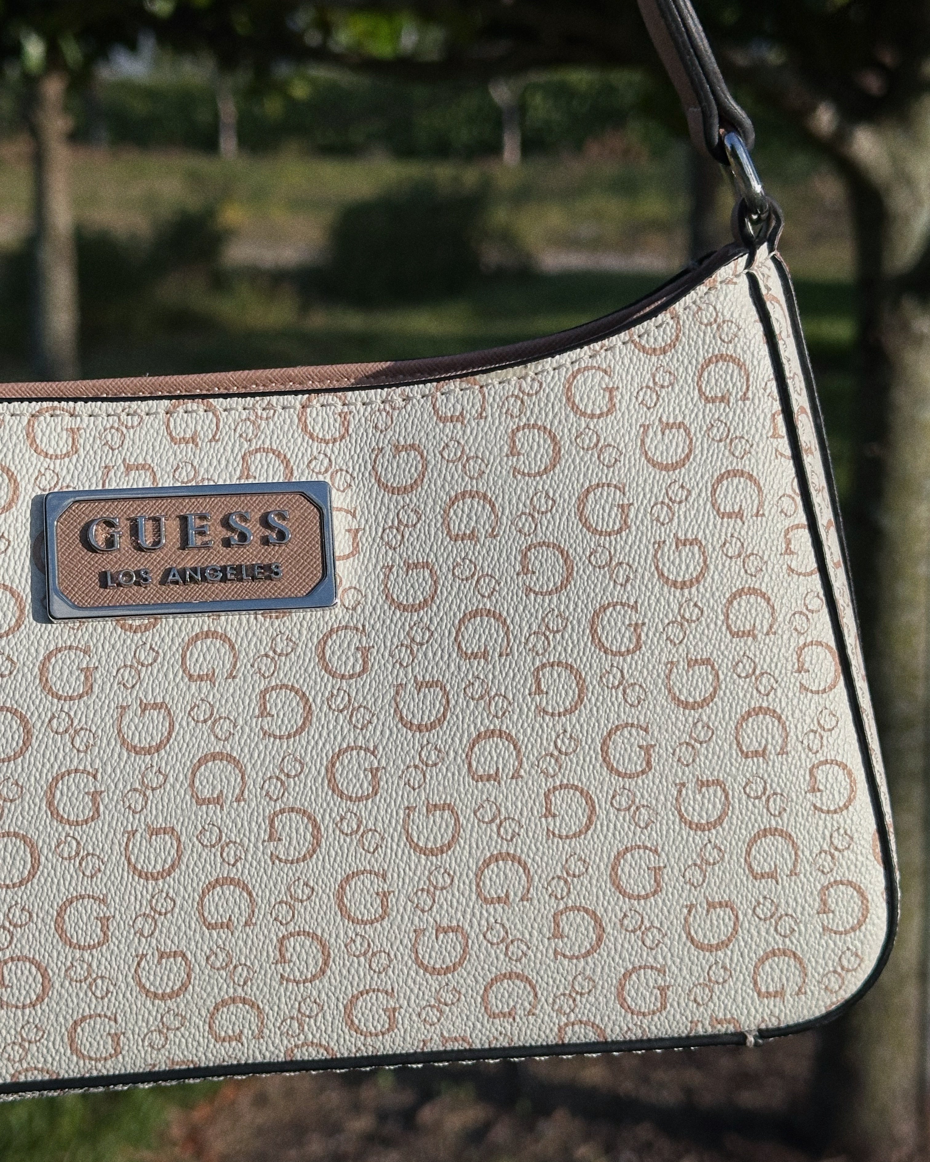 GUESS SHOULDER BAG