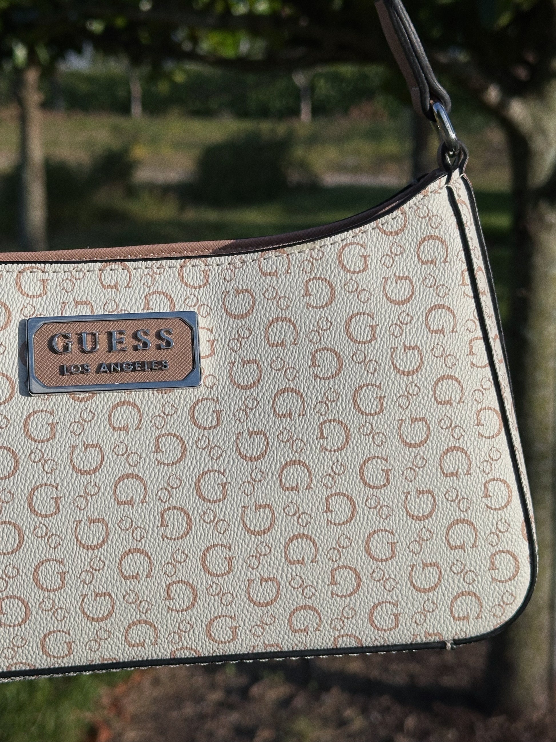 GUESS SHOULDER BAG