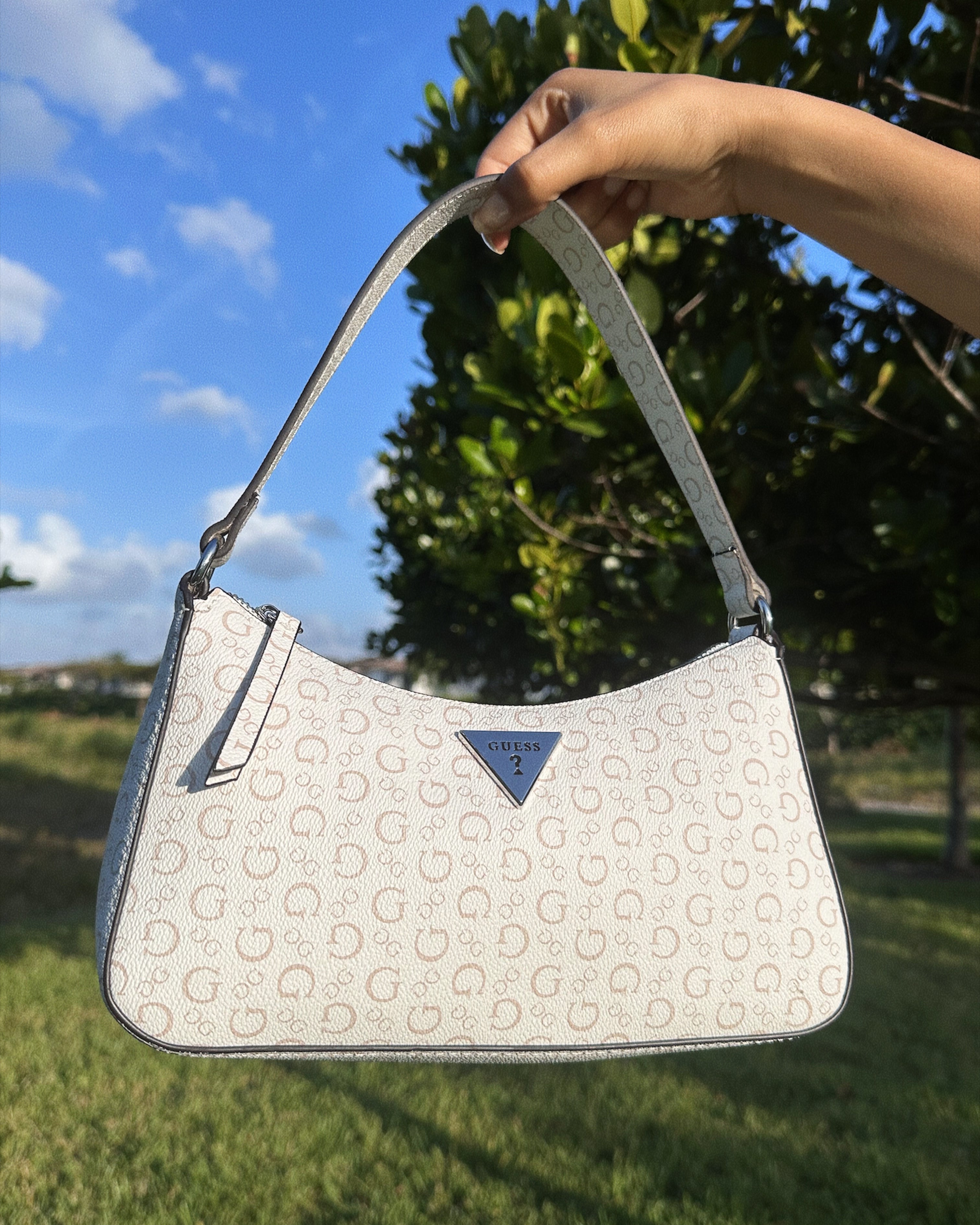 GUESS SHOULDER BAG