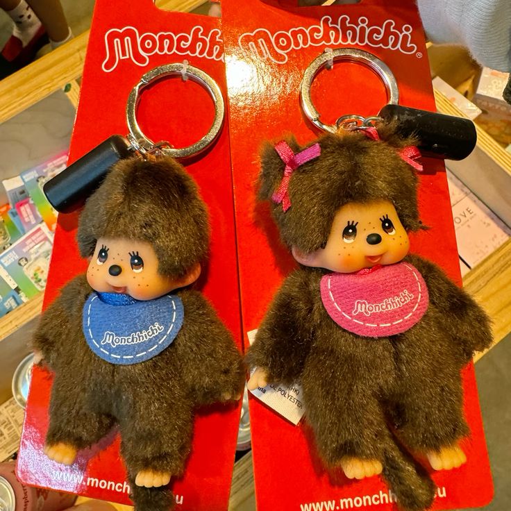 MONCHHICHIS KEYCHAIN